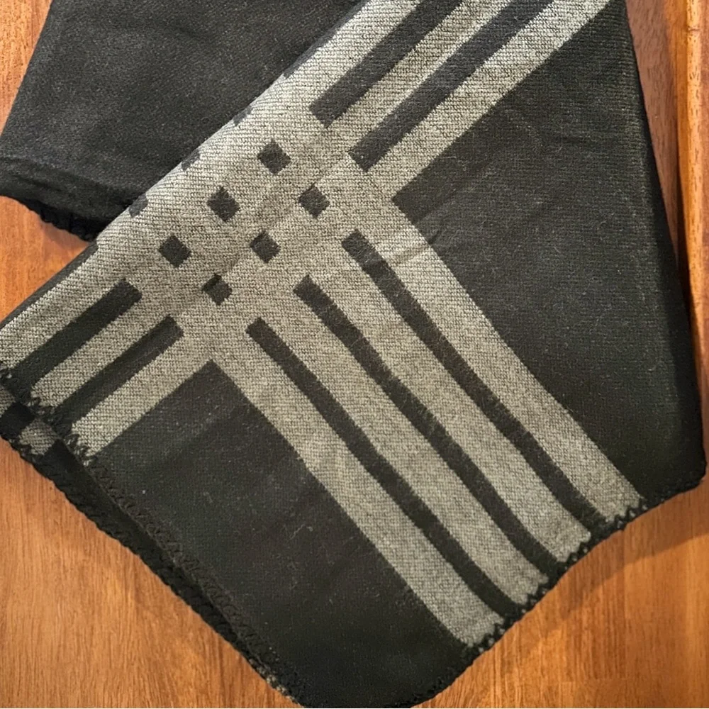 BB Dakota Reversible Stripe Cape Poncho Black Gray OS